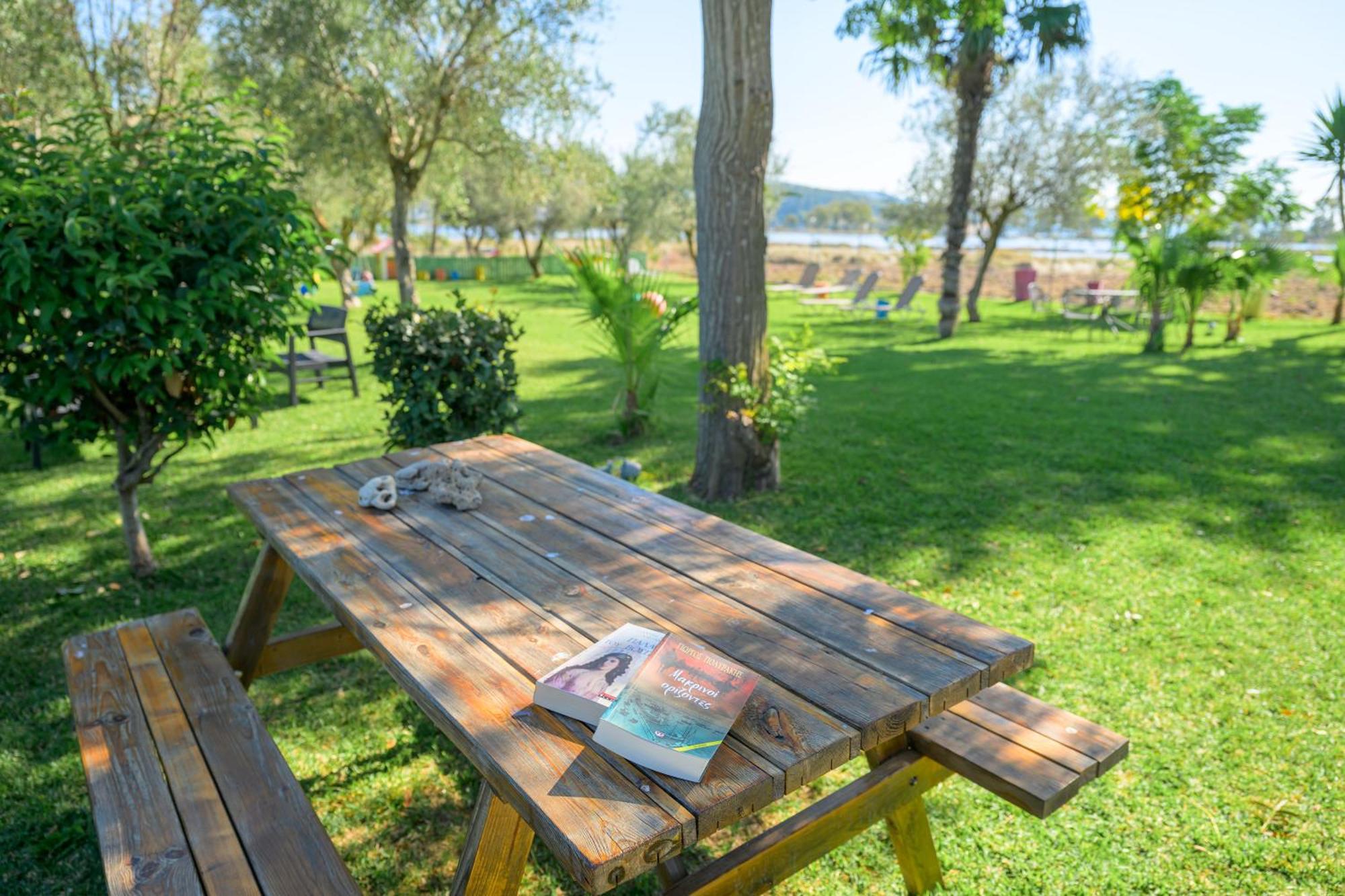Bikini Apartments Kariotai Luaran gambar