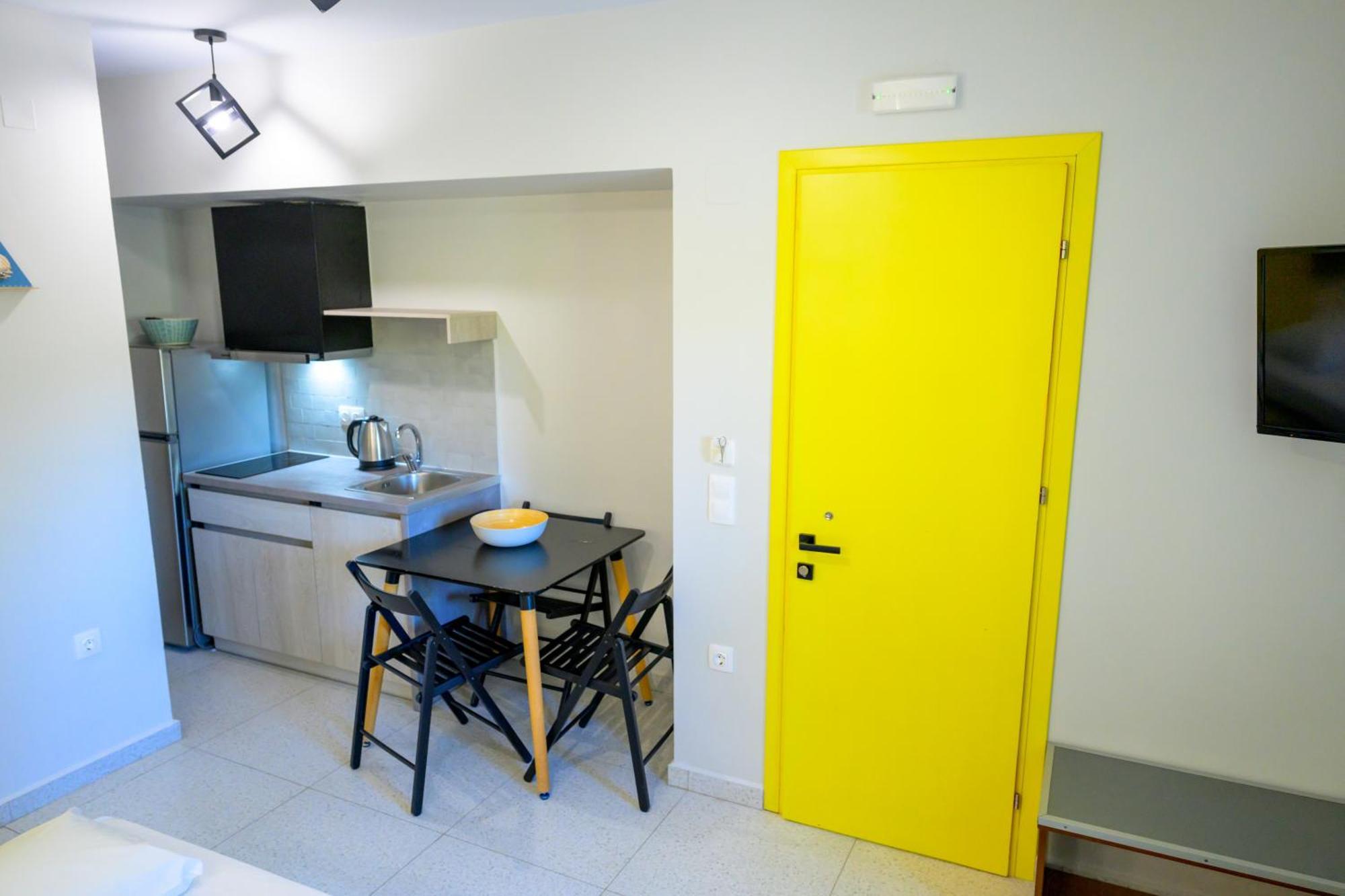 Bikini Apartments Kariotai Bilik gambar