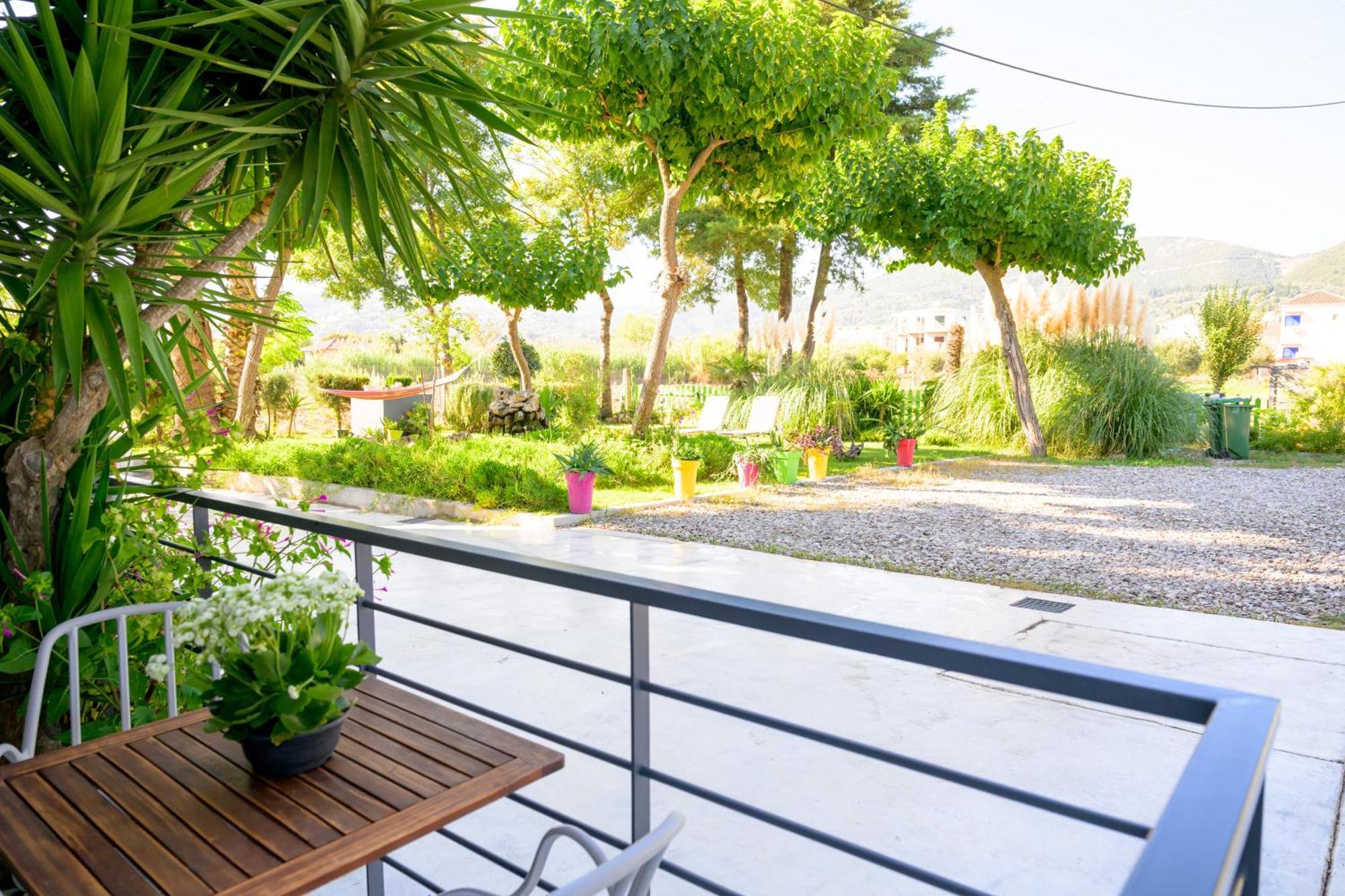 Bikini Apartments Kariotai Bilik gambar